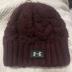 Under armor maroon beanie women’s one size fits all.